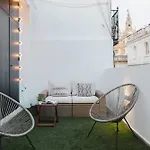 Luminoso Atico Con Terraza Privada Junto A La Catedral